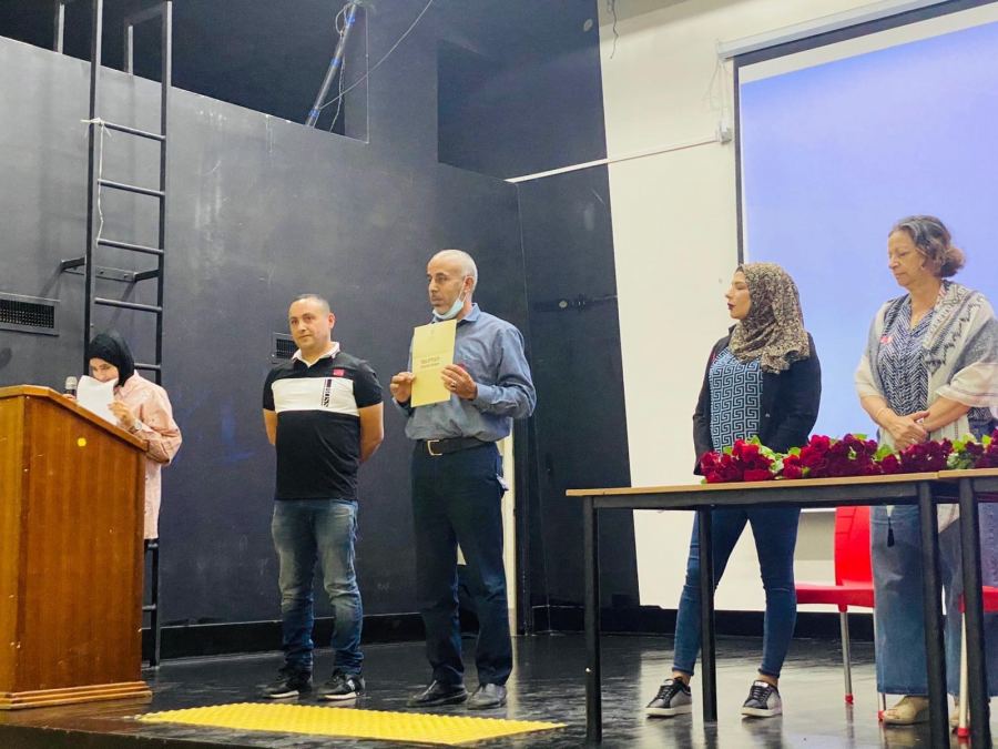 احتفال تخرّج كوكبة نسائية بمدرسة الاستكمال الرائدة في المركز الجماهيري رهط